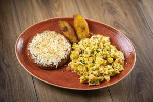 MOZZA AREPA Y HUEVOS RANCHERITOS