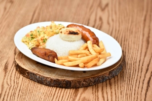 CHORIZO HUEVOS REVUELTOS Y PAPITAS 