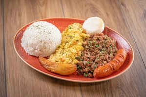 GROUND BEEF WITH RICE, CHORIZO, AND EGGS