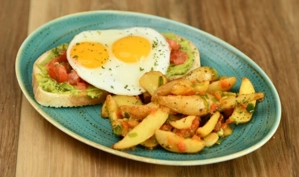 AVOCADO TOAST WITH HOME FRIES