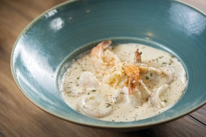 SHRIMP AND CALAMARI IN WINE CREAM SAUCE