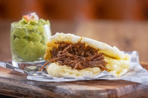 AREPA RELLENA DESMECHADA