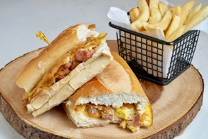 SANDUCHE CHORIZO- QUESO Y HUEVOS 