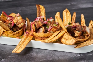 MONTADITOS CHIPS CON CEVICHE DE  CHICHARRÓN
