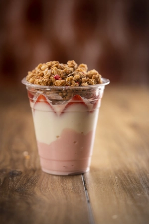 GRANOLA CON YOGURT
